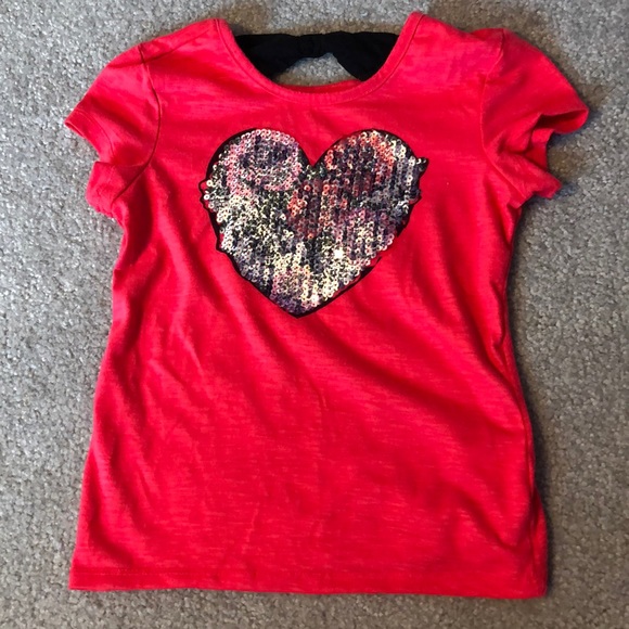 girls red tshirt